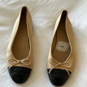 Chanel beige and black classic lambskin ballerinas ballet flats